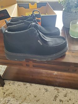 Black suede Lugz