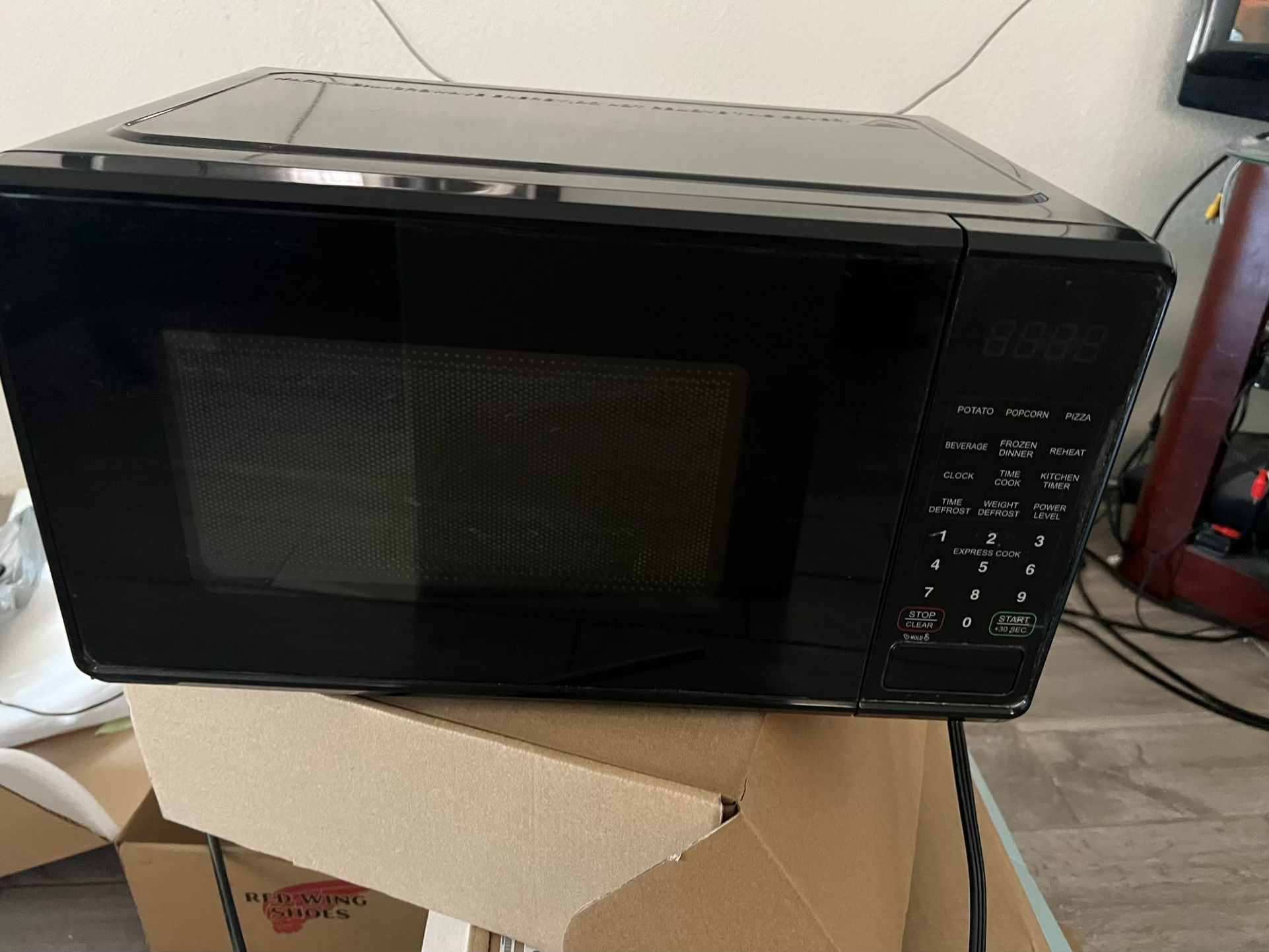 Mainstays Counter Microwave