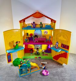 Dora the Explorer Dollhouse Playset with Figures