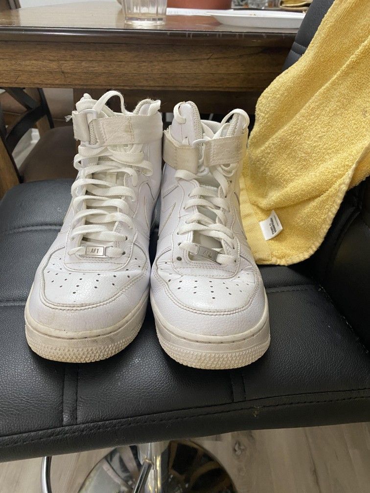 White Nike Air Force 1 Size 8½