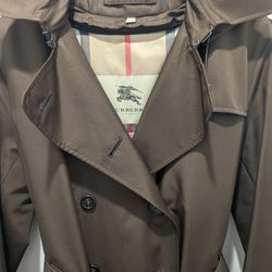 Vintage 90's Women's Burberry Long Trenchcoat 