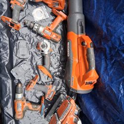 RIDGID herramientas inalámbricas – lote completo $180

Vendo lote de herramientas RIDGID, todo funciona bien. Incluye:

- 4 taladros inalámbricos
- 1 