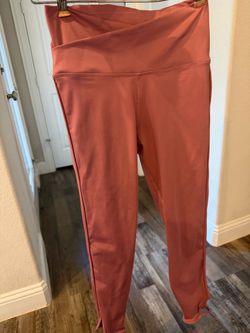 Nike High-Waist Leggings in Rose Clay size Small
