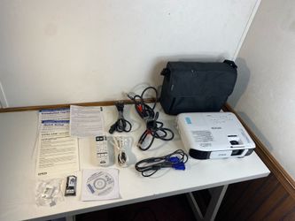 Epson EX5260 LCD Projector w/ Remote, Carry Case & Accessories Tested