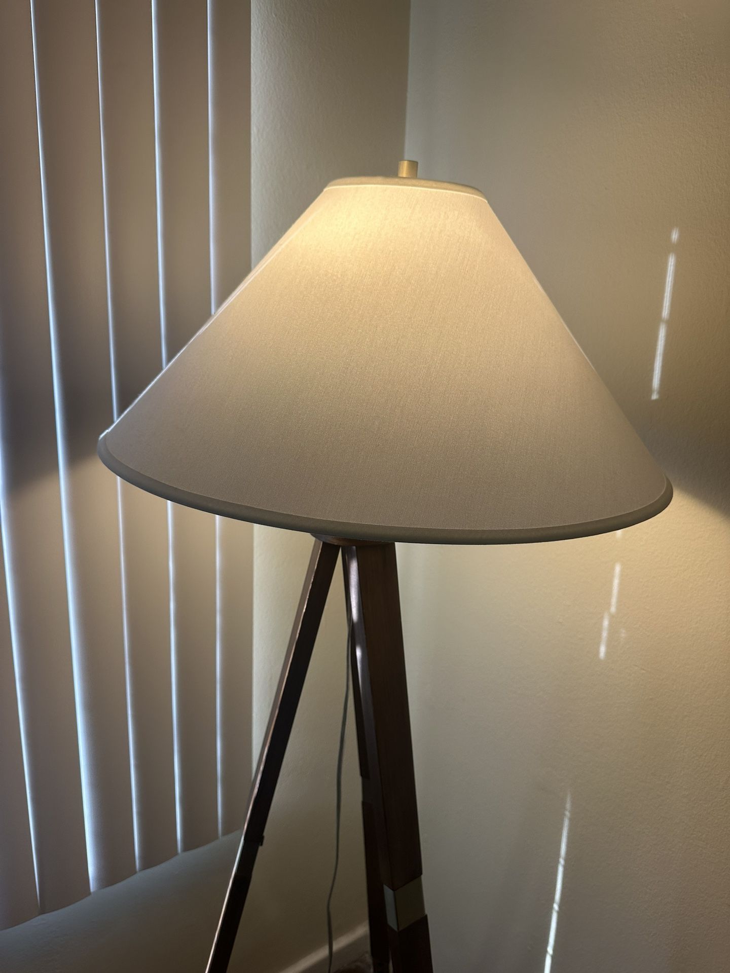 Standing Lamp 