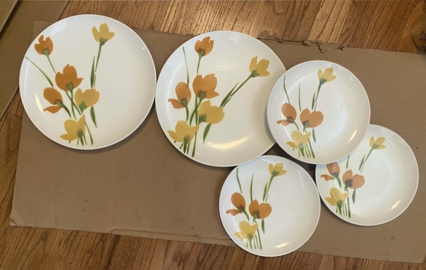 Vintage 1970’s DAPHANE IRONSTONE 4209 PLATE ROUND PLATTER IRONSTONE JAPAN Yellow Orange Floral tulip
