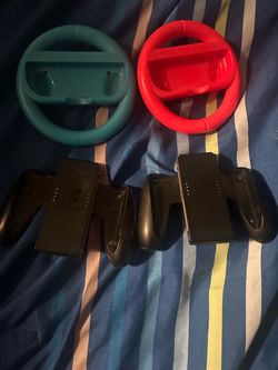 Nintendo Switch wheels and 2 controllers thing