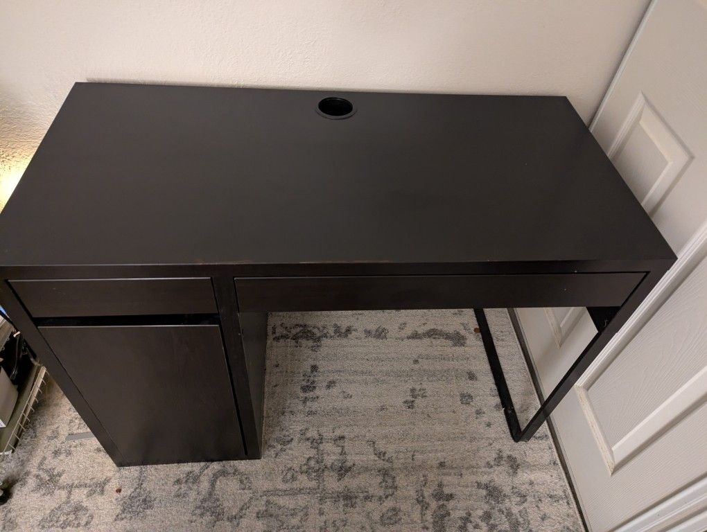 Computer Table - Sturdy Black