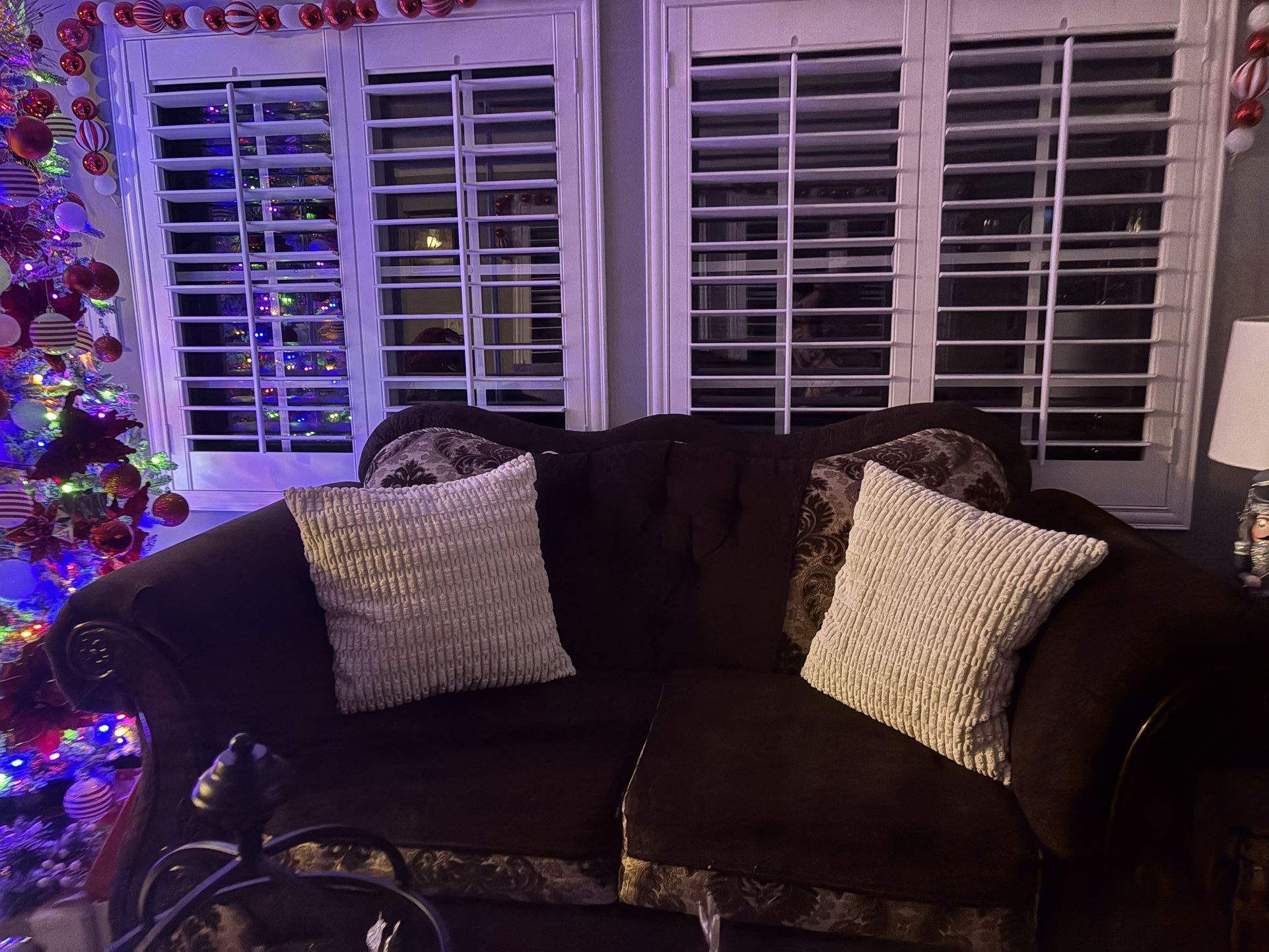 selling these couch ( in good condition)