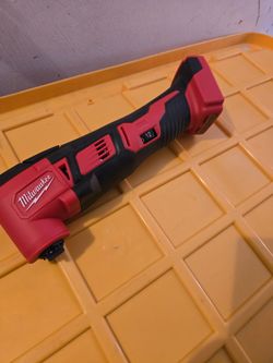 MILWAUKEE MULTI TOOL