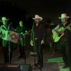 Acordeon Y Guitarras