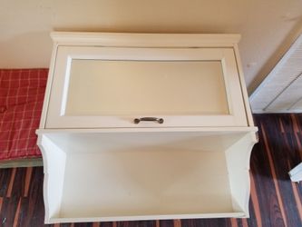 White Potterybarn mirrored shelf