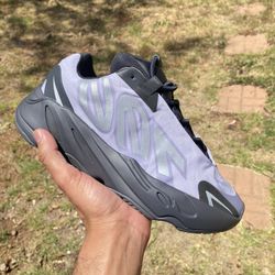 Yeezy 700 MNVN