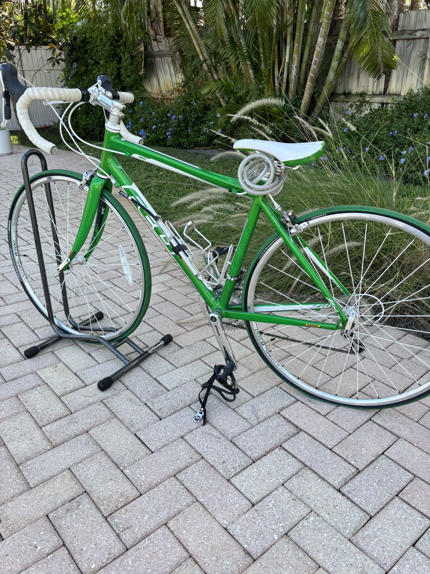 Ladies Like New FELT Aluminum Road Bike