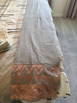 Grey table runner with pink ends