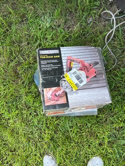 Chicago Electric 3-3/8" Toe-Kick Saw
