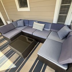 Outdoor patio furniture set