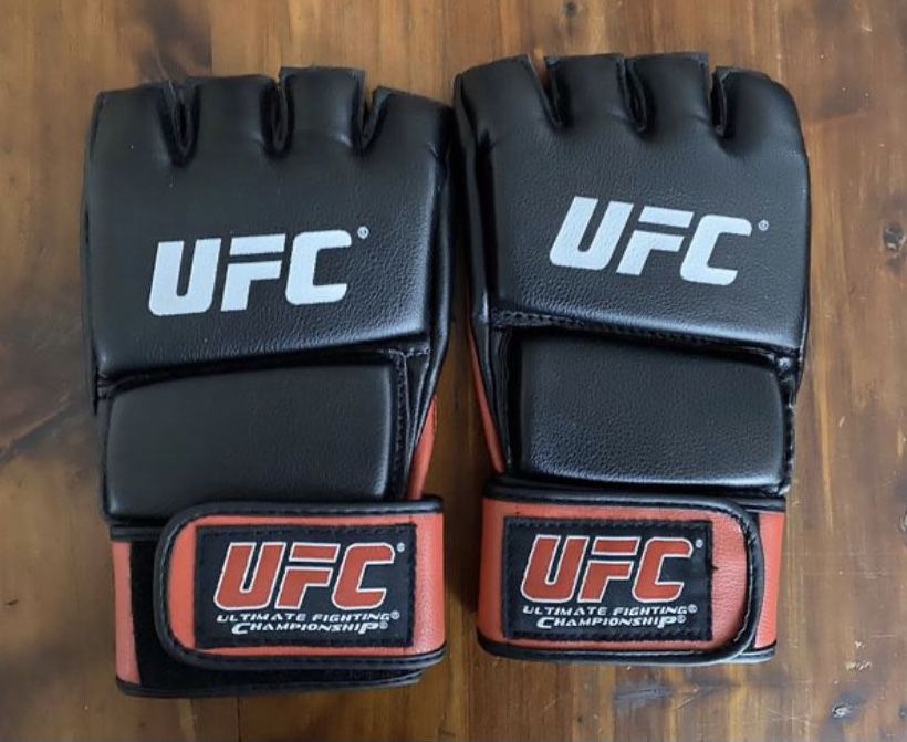 UFC Gloves Size L/XL BRAND NEW
