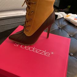 Duck Boot Heels Size 8
