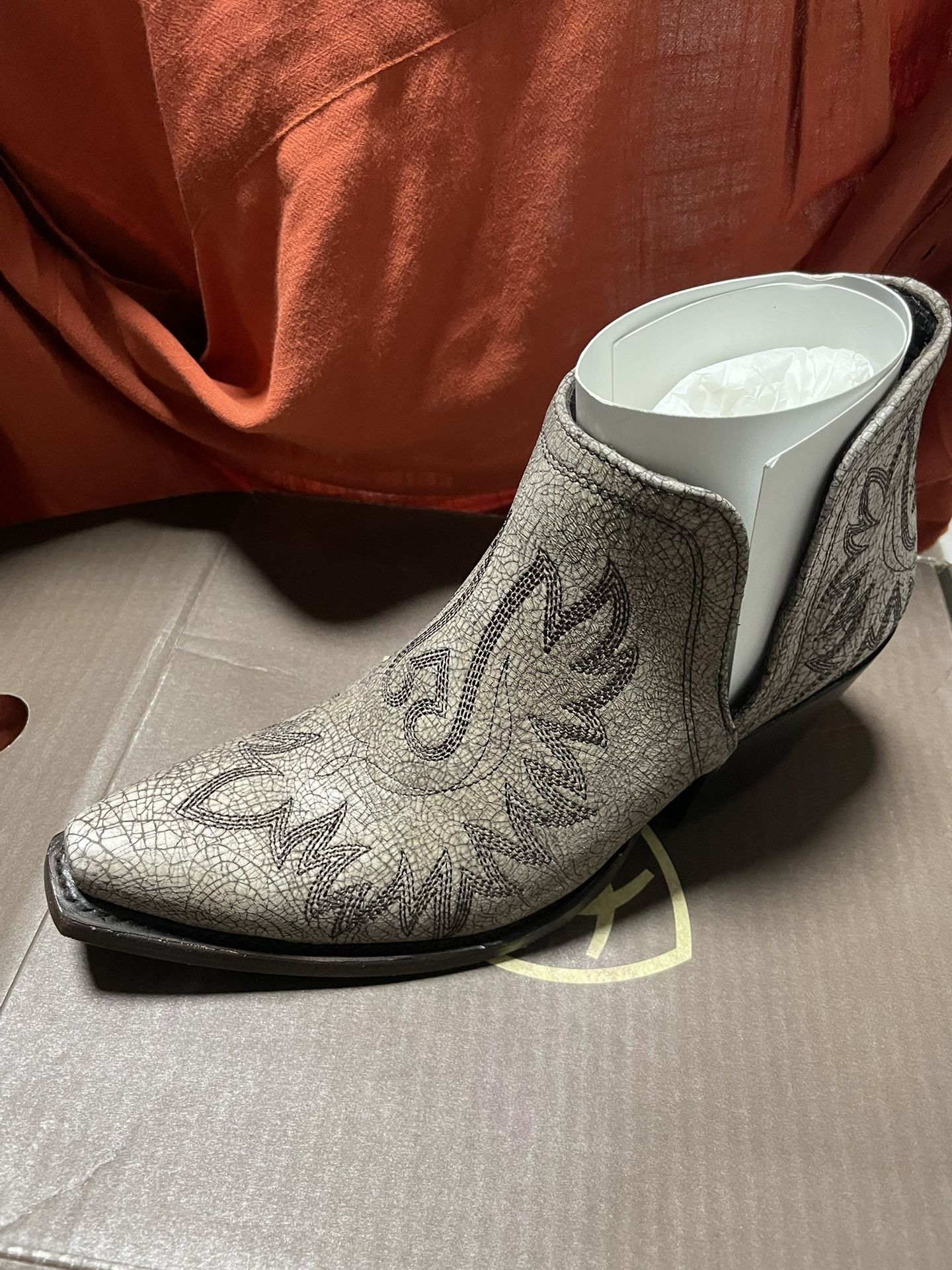 Women’s Dixon Ankle Boots Size 8