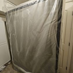 Brand NEW QUEEN Temperpedic Box Spring 
