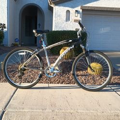 Like NEW Huffy Calais Hlybrid  California Beach Boardwalk Cruiser Road Bike 26" Bicycle Tires 