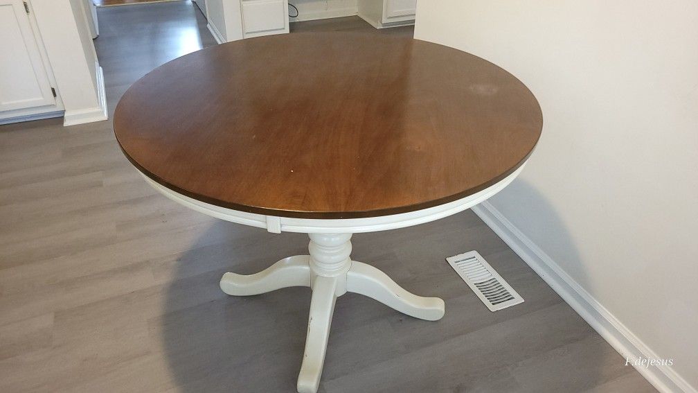 Round Table with 4 Chair set
