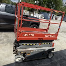 Skyjack Scissor Lift 3219 19ft