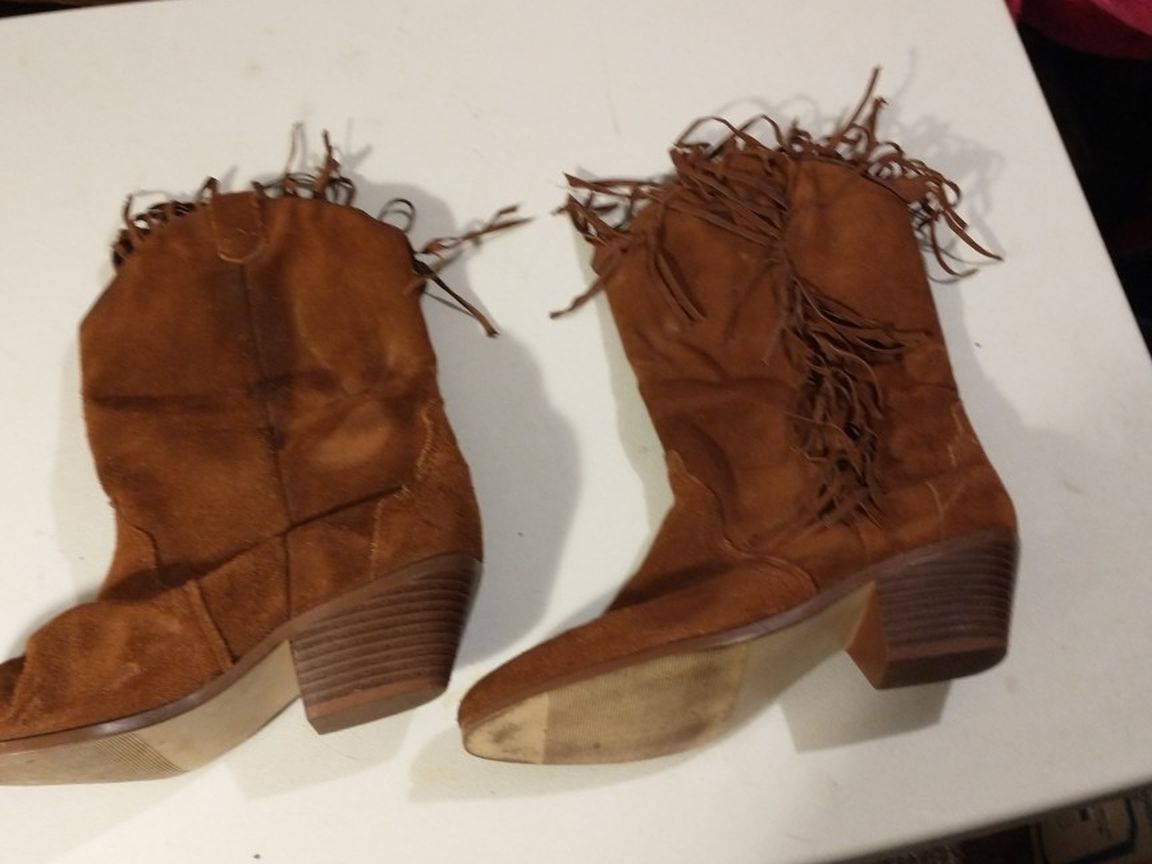 5 1/2 Leather Craft Cowgirl Heeled Boots With Fringe