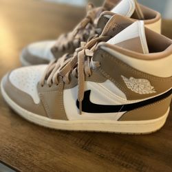 Jordan 1 Mid SE Desert Sail Women’s Size 8