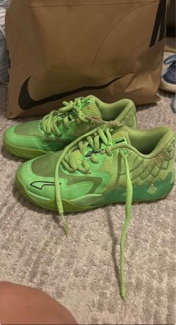 boys lamelo ball basketball shoes size 5