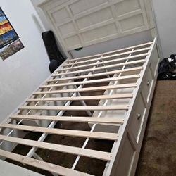 Queen Size Bed With Mattress 