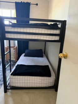 Twin bunkbed