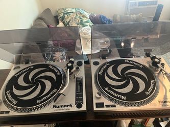 Numark DJ Turntable Setup