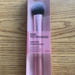 Real Techniques Tapered Cheek Brush