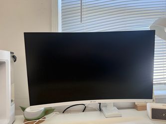 CRUA Curved Monitor White