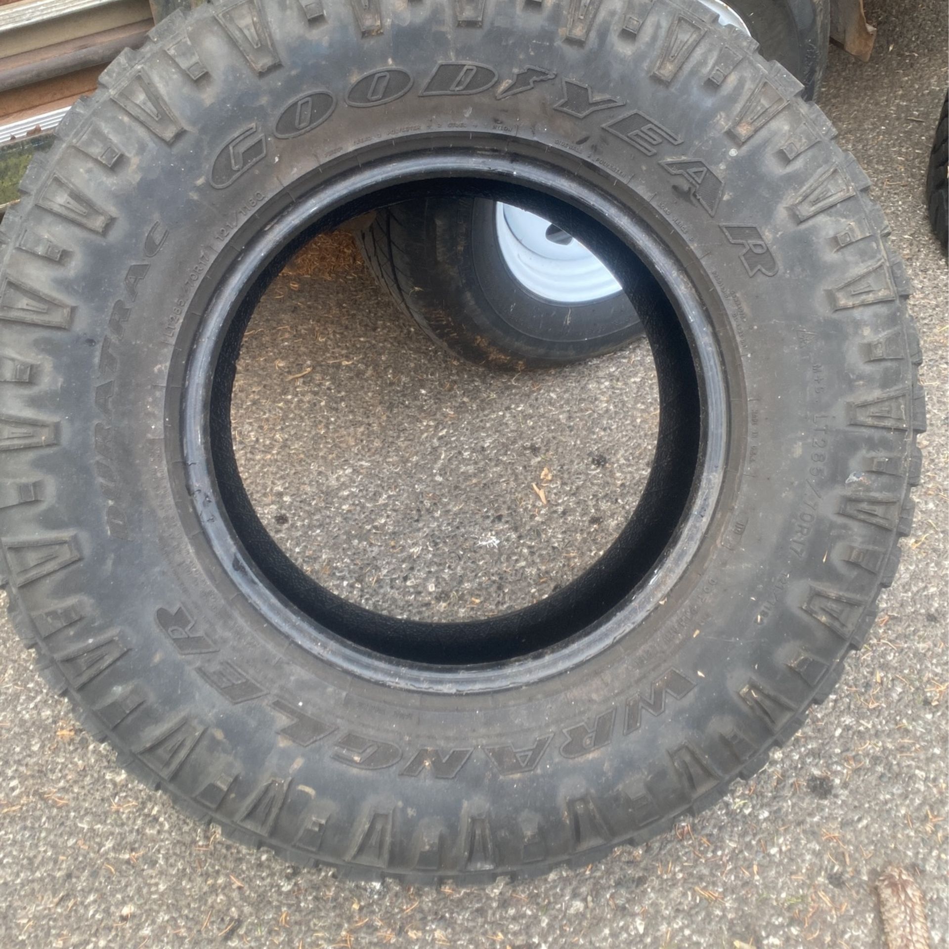 4 Good Year Lt285/70r17