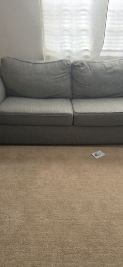 Vendo sofá  50 ycorral de bebé 60