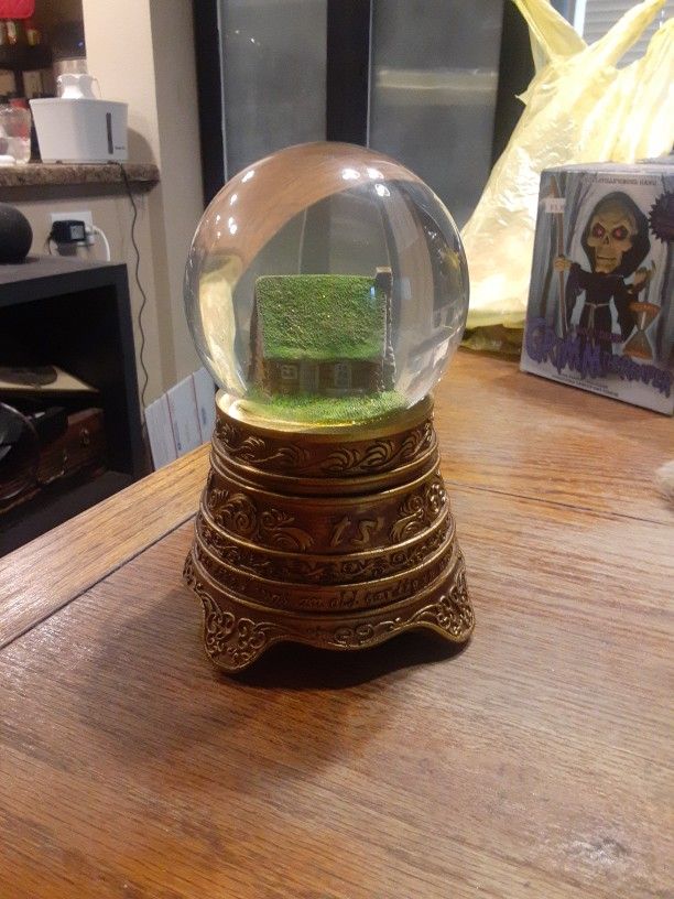 Taylor Swift Snow Globe