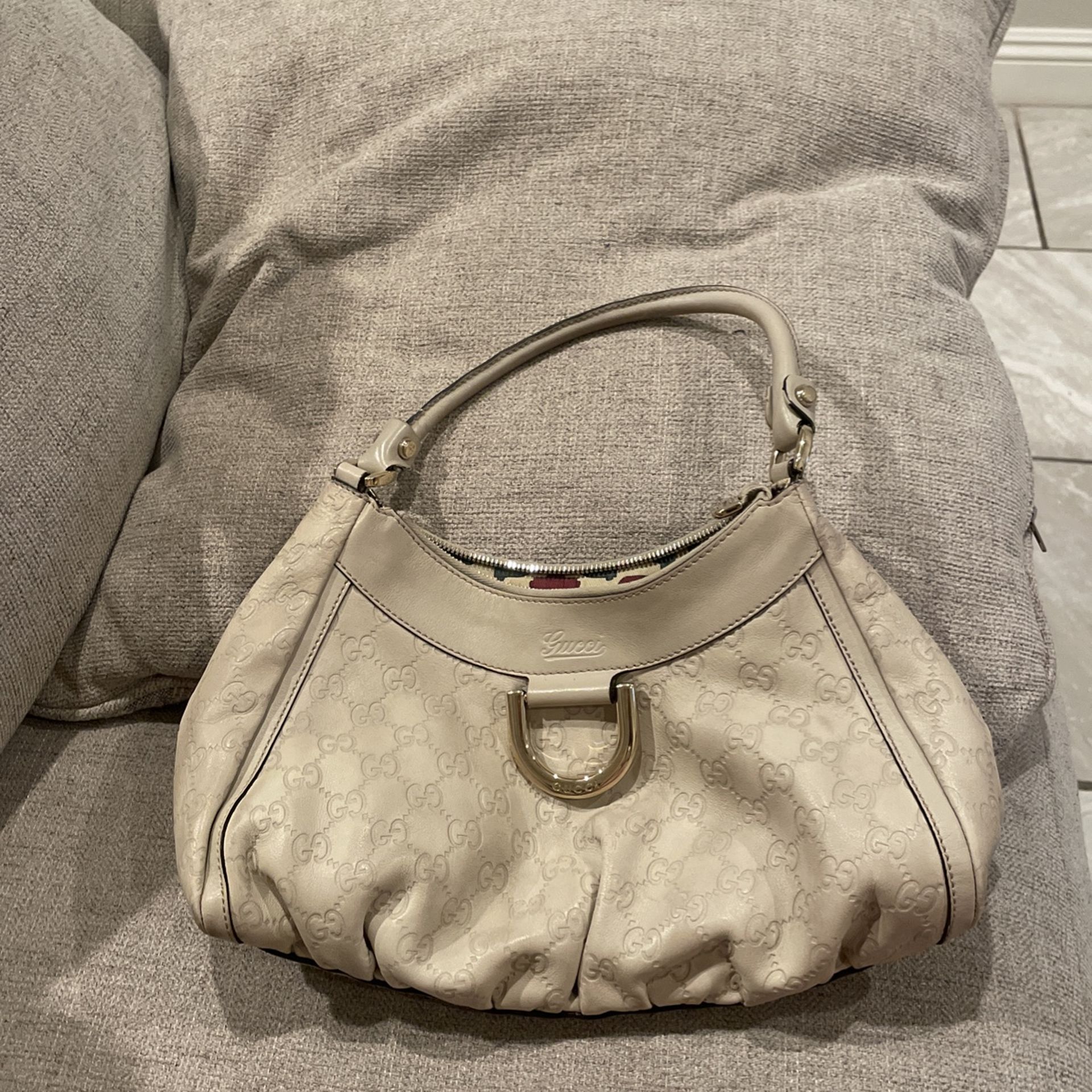 Medium Signature Abby D Ring Hobo
