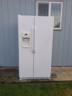GE Side-by-Side Refrigerator