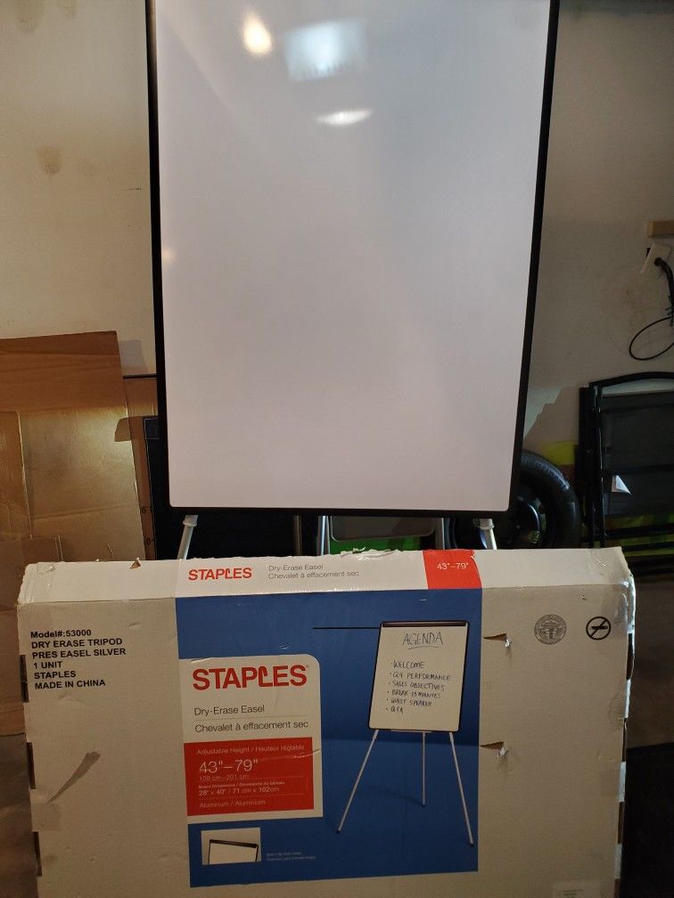 staples tripod