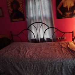 Twin Size Day Bed With Mattress 