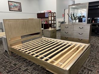 QUEEN SIZE BED, NIGHTSTAND, DRESSER & MIRROR 
