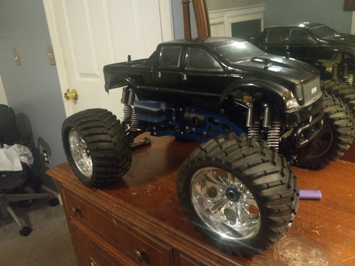 Massive Cen Genesis 7.7. Brushless Converted
