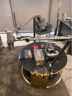 2 Shure SM7B Podcast Microphone + Premium Low Profile Boom Arm