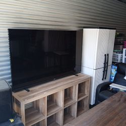 65" 4K Android Smart TV - Like New! $ 200 📺🔥