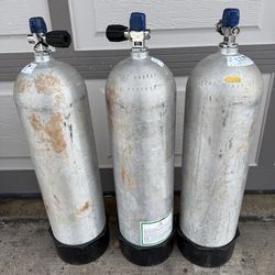 Scuba tank, two available, each  .. 80 ft.³ new Hydro and VIP