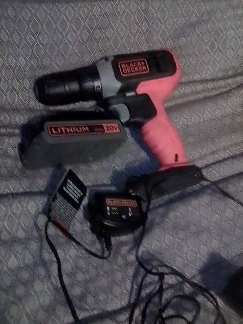 20v Black N Decker Drill With Charger
