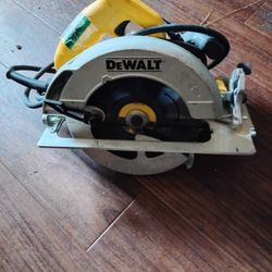 DeWalt. Circular Saw